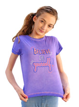 Load image into Gallery viewer, &#39;BELIEVE IN YOURSELF&#39; PASS-IT-ON TEE + 3 FREE KINDNESS PINS