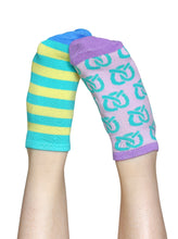 Load image into Gallery viewer, MARVELOUS PRETZELS LINER SOCKS