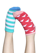 Load image into Gallery viewer, MARVELOUS TRIANGLE LINER SOCKS